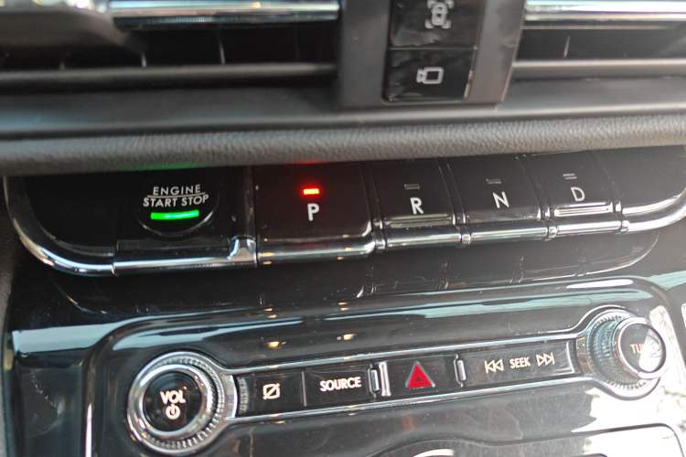 Used Lincoln Corsair New Energy 2021 PHEV Four-Wheel Drive e-Enjoy Edition Gear Lever