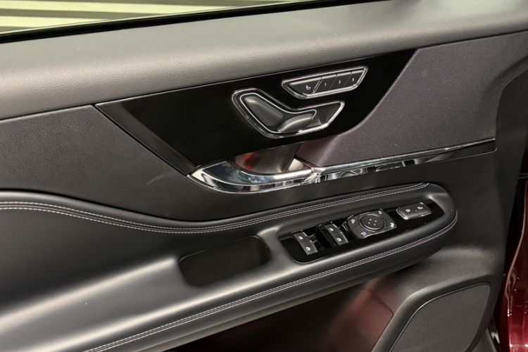 Used Lincoln Corsair New Energy 2021 PHEV Four-Wheel Drive e-Enjoy Edition Interior 8