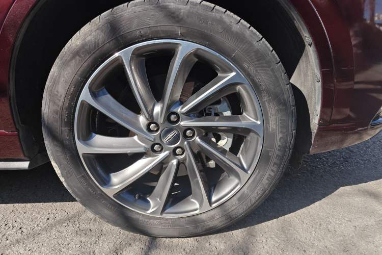 Used Lincoln Corsair New Energy 2021 PHEV Four-Wheel Drive e-Enjoy Edition Right Front Wheel Hub