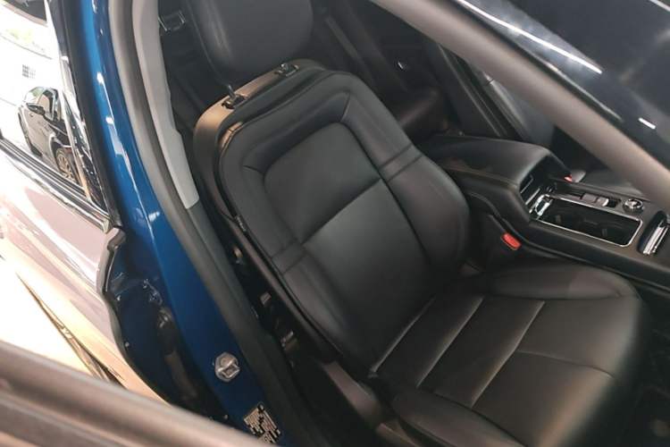 Used Lincoln Corsair New Energy 2021 PHEV Four-Wheel Drive e-Enjoy Edition Right Front Seat