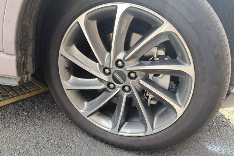 Used Lincoln Corsair New Energy 2021 PHEV Four-Wheel Drive e-Enjoy Edition Right Front Wheel Hub