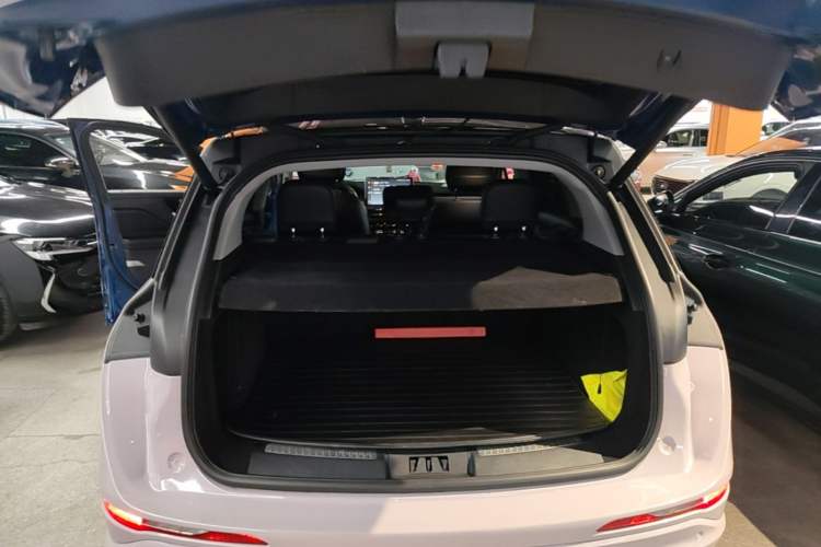 Used Lincoln Corsair New Energy 2021 PHEV Four-Wheel Drive e-Enjoy Edition Trunk
