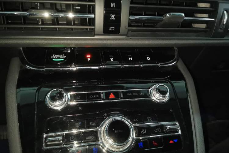 Used Lincoln Corsair New Energy 2021 PHEV Four-Wheel Drive e-Enjoy Edition Gear Lever