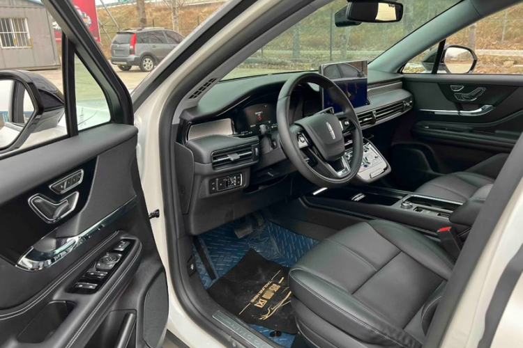Used Lincoln Corsair New Energy 2021 PHEV Four-Wheel Drive e-Enjoy Edition Interior 3