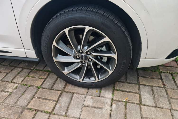 Used Lincoln Corsair New Energy 2021 PHEV Four-Wheel Drive e-Enjoy Edition Right Front Wheel Hub
