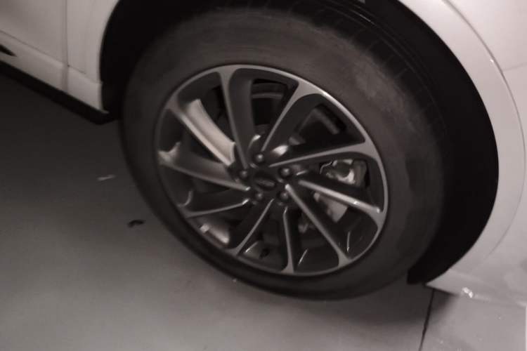 Used Lincoln Corsair New Energy 2021 PHEV Four-Wheel Drive e-Enjoy Edition Right Front Wheel Hub