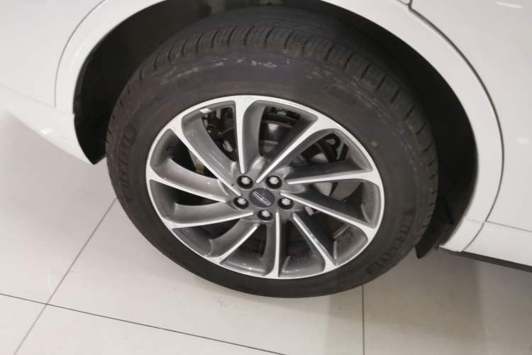 Used Lincoln Corsair New Energy 2021 PHEV Four-Wheel Drive e-Enjoy Edition Right Rear Wheel Hub