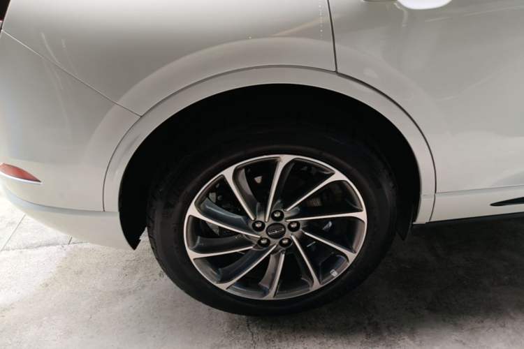 Used Lincoln Corsair New Energy 2021 PHEV Four-Wheel Drive e-Enjoy Edition Right Rear Wheel Hub