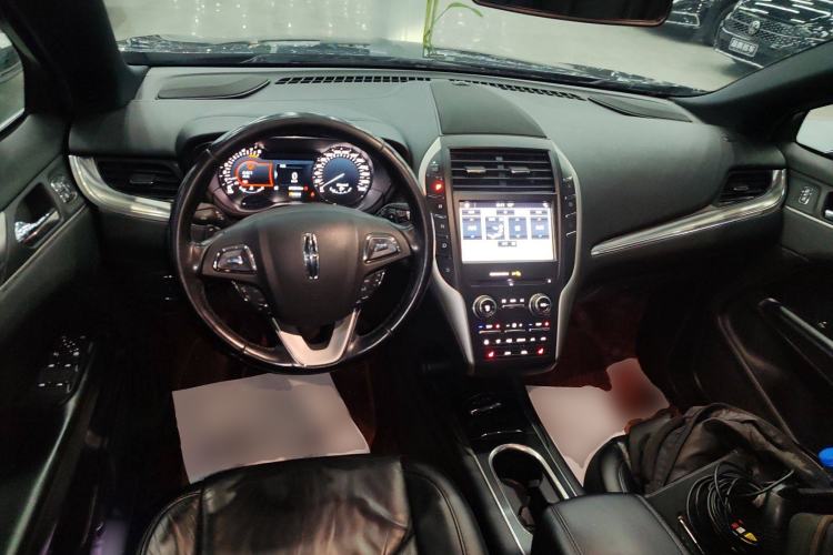 Used Lincoln MKC 2019 2.0T Two-Wheel Drive Luxury Edition China VI Standard Center Console