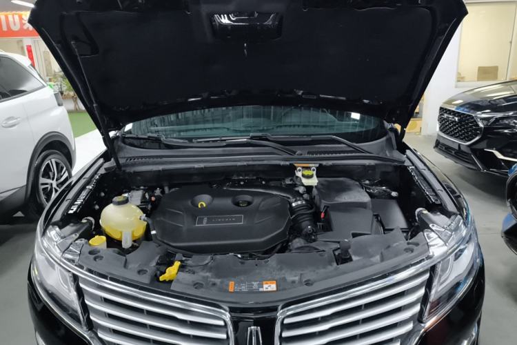 Used Lincoln MKC 2017 2.0T Two-Wheel Drive Deluxe Edition Engine Bay