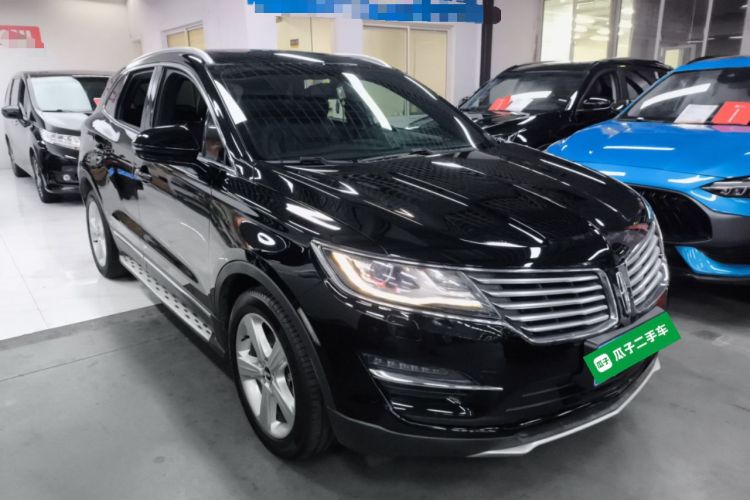 Used Lincoln MKC 2017 2.0T Two-Wheel Drive Deluxe Edition Front Right 45 Deg