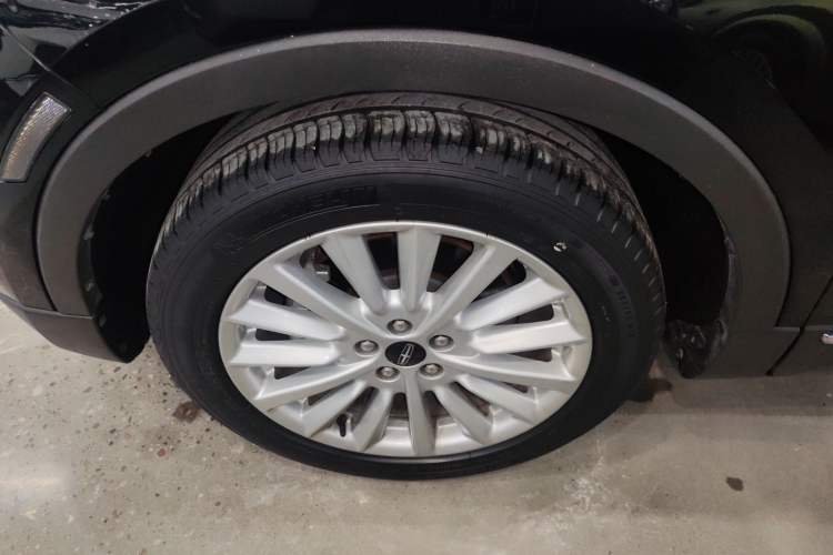 Used Lincoln MKC 2019 2.0T Two-Wheel Drive Luxury Edition China VI Standard Left Front Wheel Hub