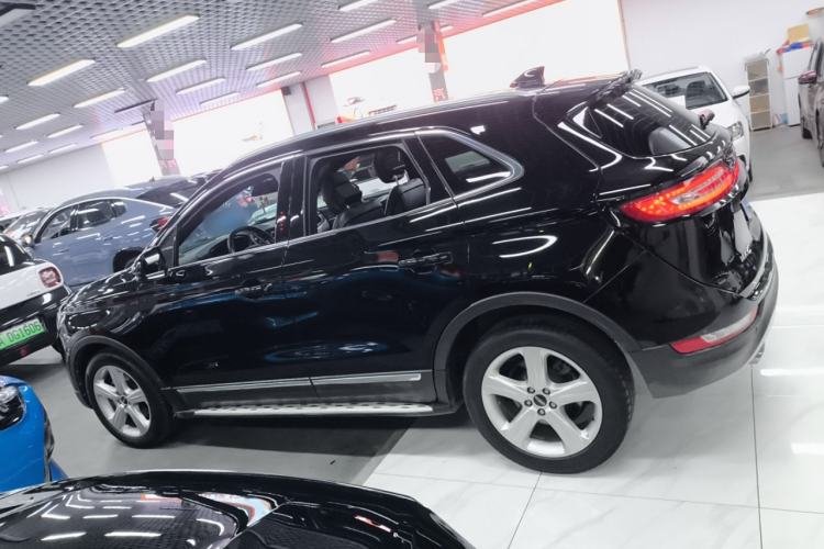 Used Lincoln MKC 2017 2.0T Two-Wheel Drive Deluxe Edition Left Side