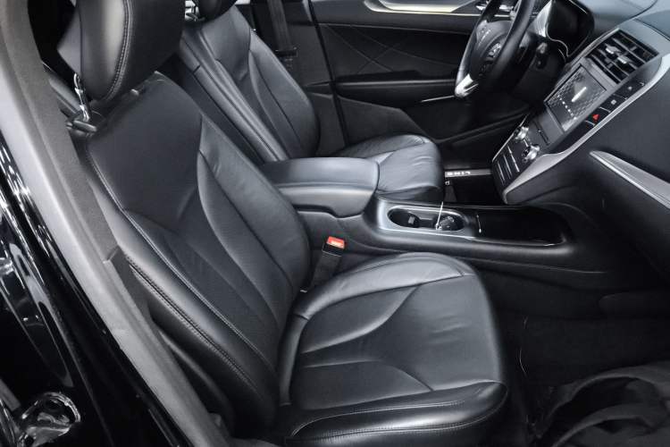 Used Lincoln MKC 2017 2.0T Two-Wheel Drive Deluxe Edition Right Front Seat