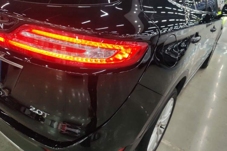 Used Lincoln MKC 2019 2.0T Two-Wheel Drive Luxury Edition China VI Standard Right Rear Taillight