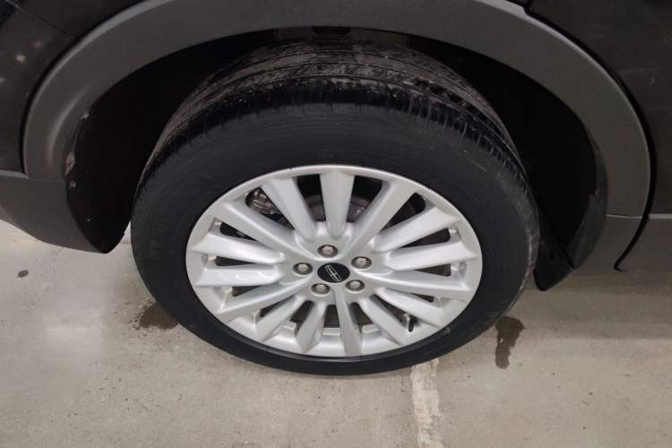 Used Lincoln MKC 2019 2.0T Two-Wheel Drive Luxury Edition China VI Standard Right Rear Wheel Hub