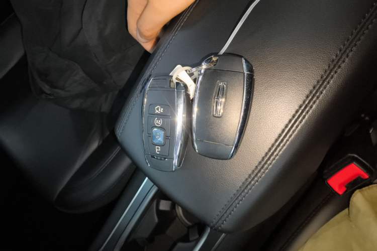 Used Lincoln MKC 2017 2.0T Two-Wheel Drive Deluxe Edition Vehicle Key