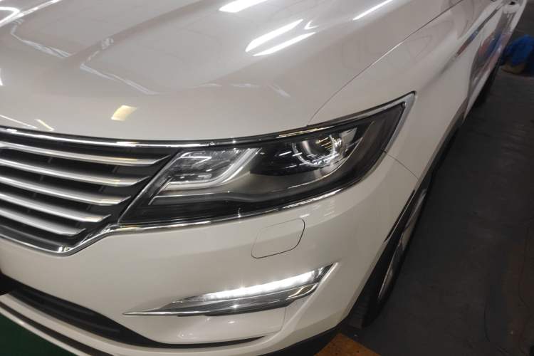 Used Lincoln MKC 2017 2.0T Two-Wheel Drive Deluxe Edition Left Front Headlight
