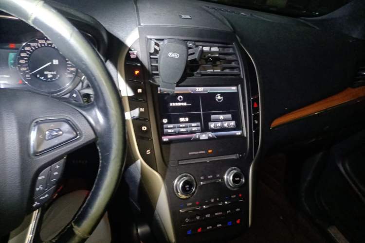 Used Lincoln MKC 2014 2.0T Two-Wheel-Drive Luxury Edition Audio And AC Panel