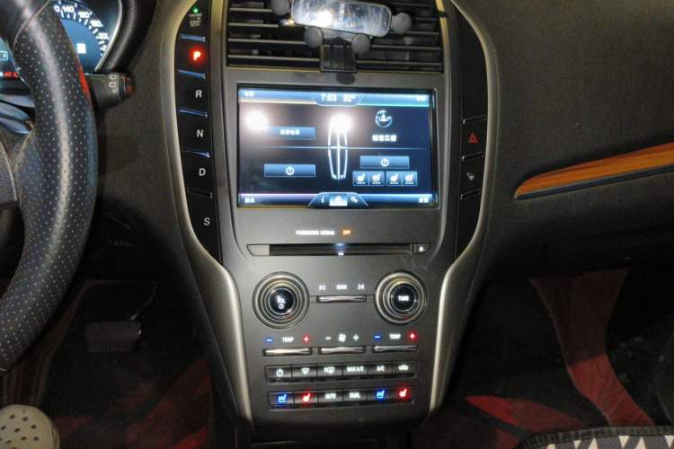 Used Lincoln MKC 2014 2.0T Two-Wheel-Drive Luxury Edition Audio And AC Panel
