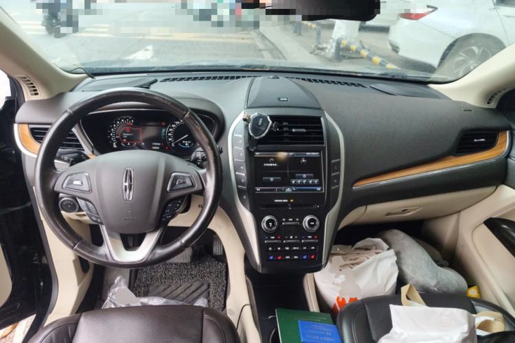 Used Lincoln MKC 2014 2.0T Four-Wheel Drive Prestige Edition Center Console