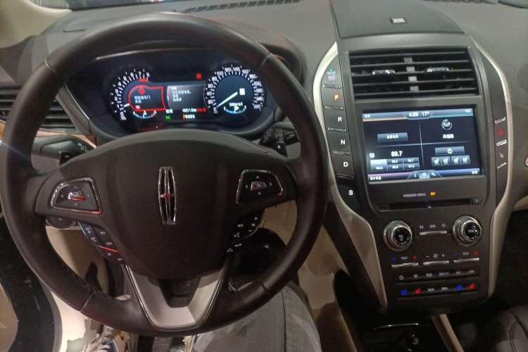 Used Lincoln MKC 2014 2.0T Two-Wheel-Drive Luxury Edition Center Console