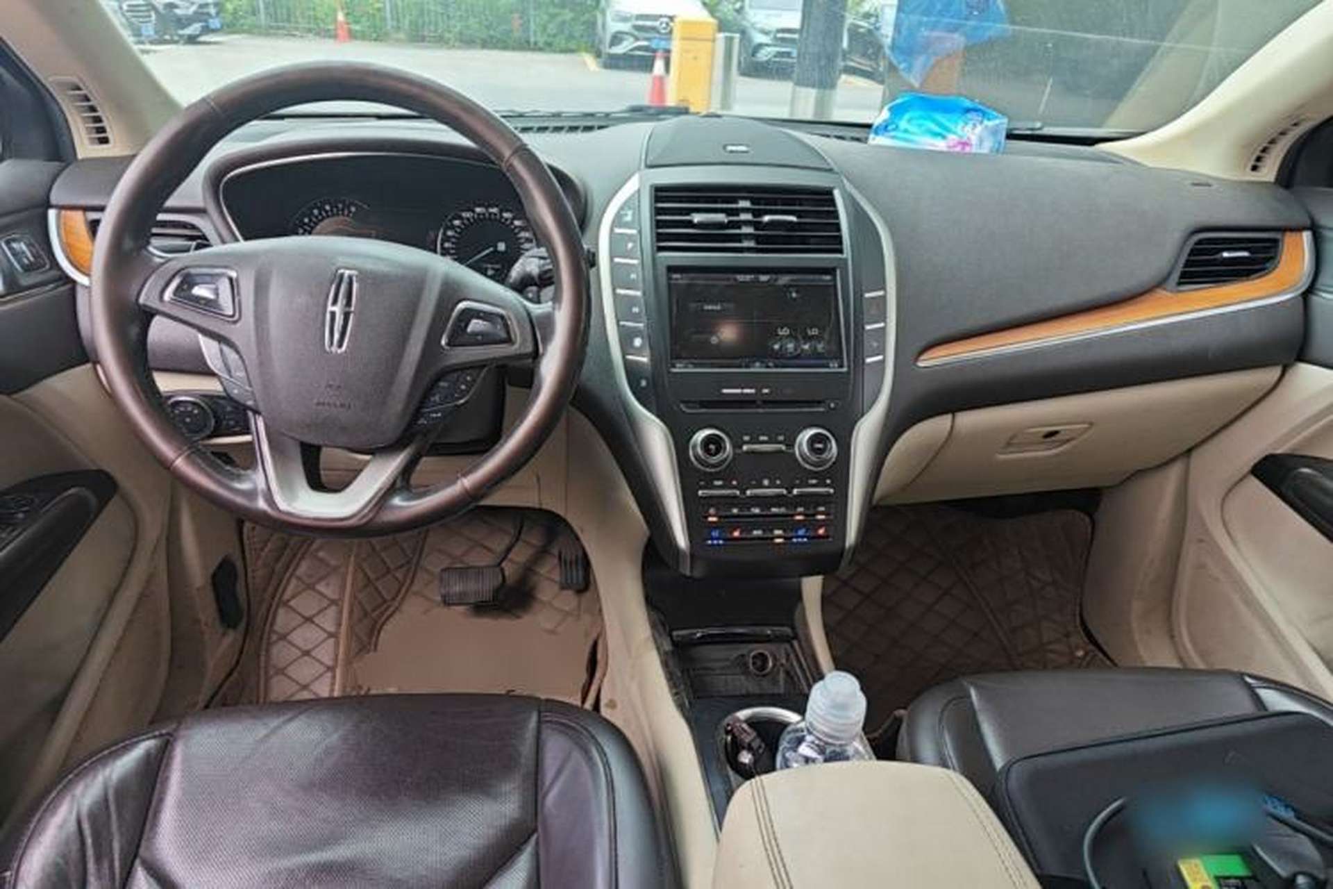Used Lincoln MKC 2014 2.0T Four-Wheel Drive Luxury Edition Center Console