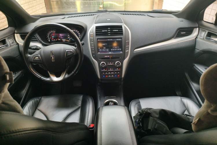 Used Lincoln MKC 2014 2.0T Four-Wheel Drive Prestige Edition Center Console