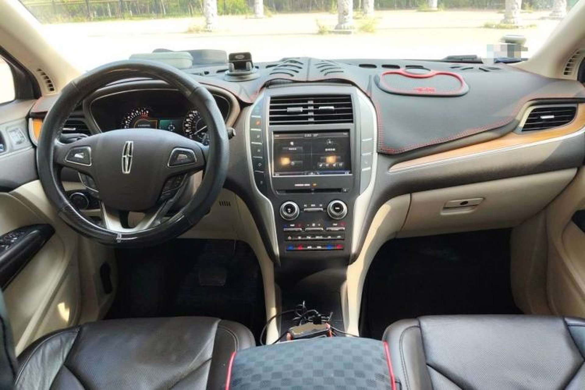 Used Lincoln MKC 2014 2.0T Four-Wheel Drive Luxury Edition Center Console