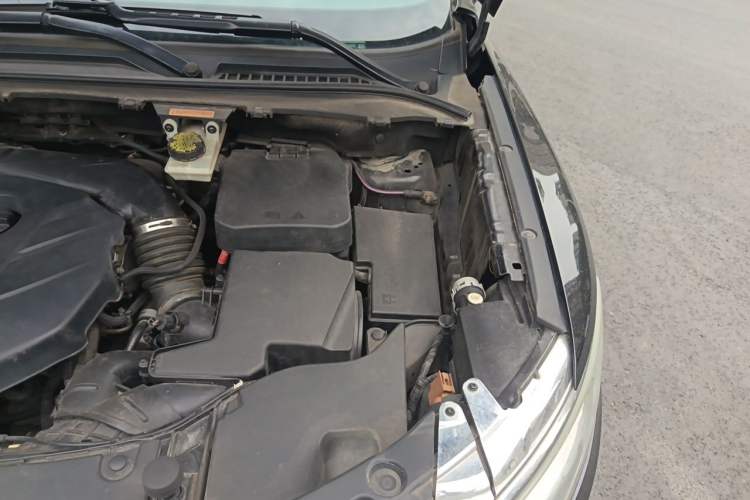 Used Lincoln MKC 2014 2.0T Two-Wheel-Drive Luxury Edition Engine Bay Left