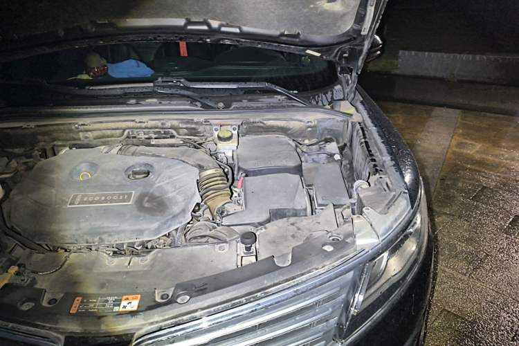 Used Lincoln MKC 2014 2.0T Two-Wheel Drive Deluxe Edition Engine Bay Left