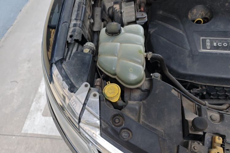 Used Lincoln MKC 2014 2.0T Four-Wheel Drive Luxury Edition Engine Bay Right