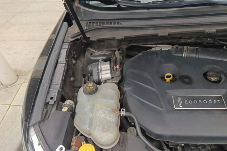 Used Lincoln MKC 2014 2.0T Two-Wheel-Drive Luxury Edition Engine Bay Right