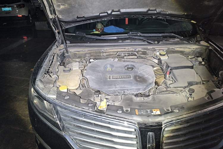 Used Lincoln MKC 2014 2.0T Two-Wheel Drive Deluxe Edition Engine Bay Right