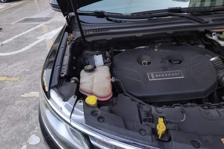 Used Lincoln MKC 2014 2.0T Two-Wheel Drive Deluxe Edition Engine Bay Right