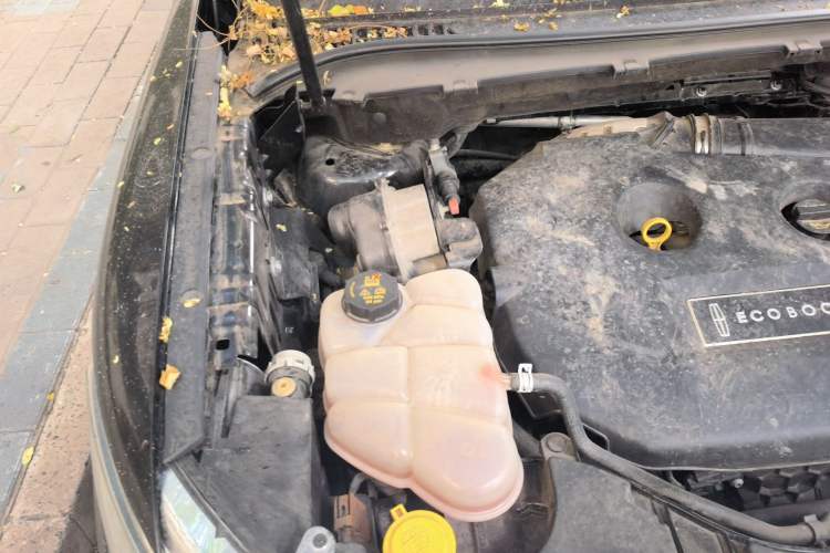 Used Lincoln MKC 2014 2.0T Four-Wheel Drive Luxury Edition Engine Bay Right