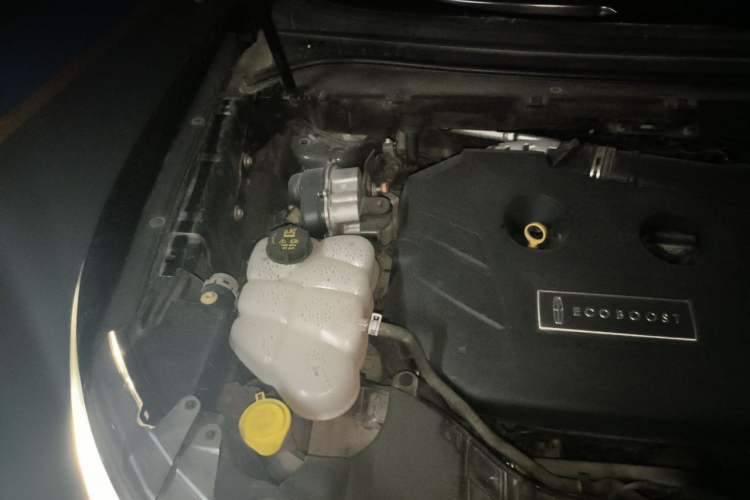Used Lincoln MKC 2014 2.0T Four-Wheel Drive Luxury Edition Engine Bay Right