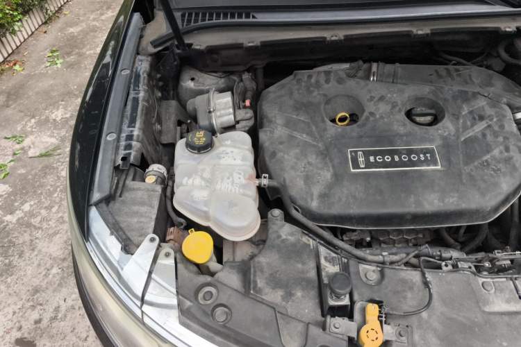 Used Lincoln MKC 2014 2.0T Four-Wheel Drive Prestige Edition Engine Bay Right