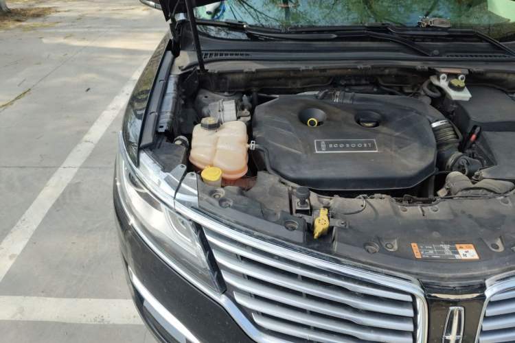 Used Lincoln MKC 2014 2.0T Four-Wheel Drive Luxury Edition Engine Bay Right