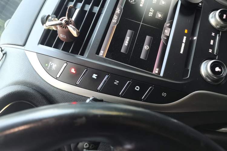 Used Lincoln MKC 2014 2.0T Two-Wheel Drive Deluxe Edition Gear Lever