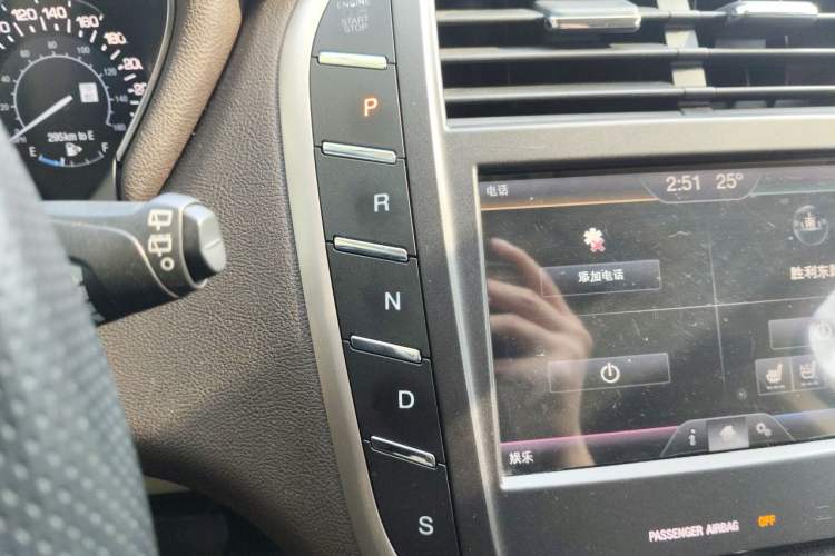 Used Lincoln MKC 2014 2.0T Four-Wheel Drive Luxury Edition Gear Lever