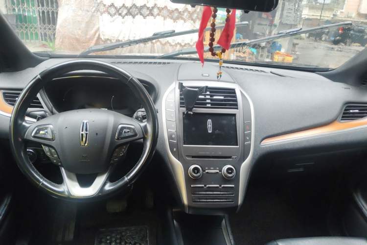 Used Lincoln MKC 2014 2.0T Four-Wheel Drive Luxury Edition Interior 2