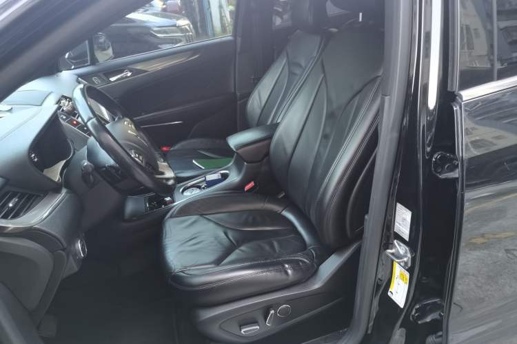 Used Lincoln MKC 2014 2.0T Two-Wheel Drive Deluxe Edition Left Front Seat