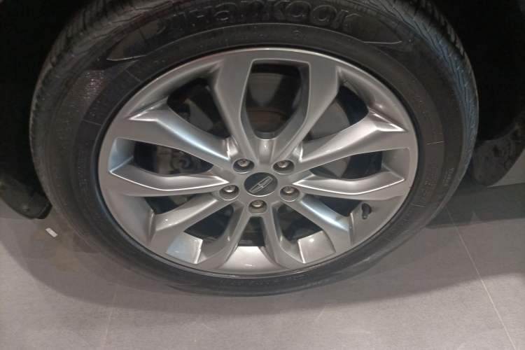 Used Lincoln MKC 2014 2.0T Two-Wheel-Drive Luxury Edition Left Front Wheel Hub