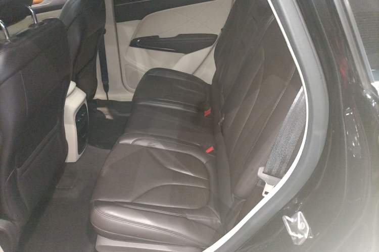 Used Lincoln MKC 2014 2.0T Two-Wheel-Drive Luxury Edition Left Rear Seat