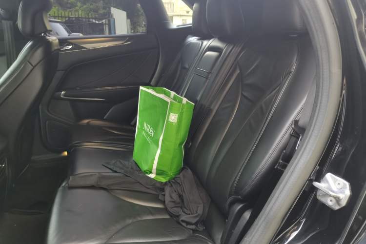 Used Lincoln MKC 2014 2.0T Two-Wheel Drive Deluxe Edition Left Rear Seat
