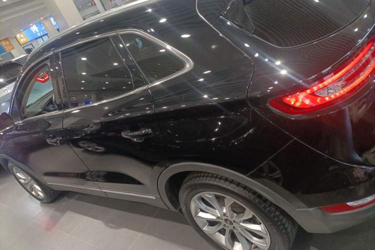 Used Lincoln MKC 2014 2.0T Two-Wheel-Drive Luxury Edition Left Side