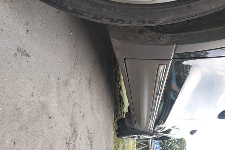 Used Lincoln MKC 2014 2.0T Two-Wheel-Drive Luxury Edition Left Side Sill