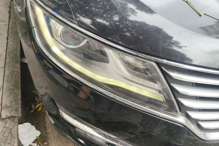 Used Lincoln MKC 2014 2.0T Four-Wheel Drive Prestige Edition Right Front Headlight