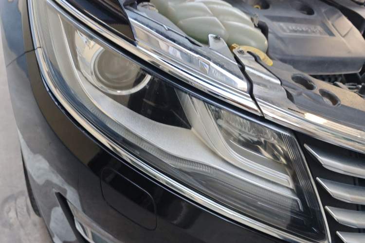 Used Lincoln MKC 2014 2.0T Four-Wheel Drive Luxury Edition Right Front Headlight